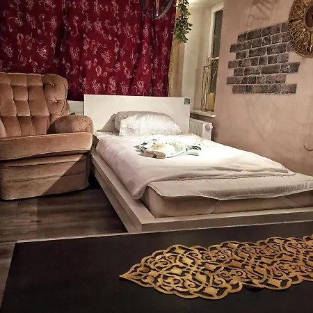 #i Am First Lux Hostel# Best Location Albergue *
