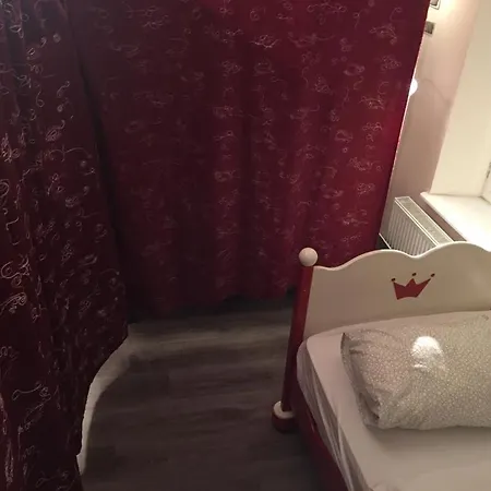 #i Am First Lux Hostel# Best Location